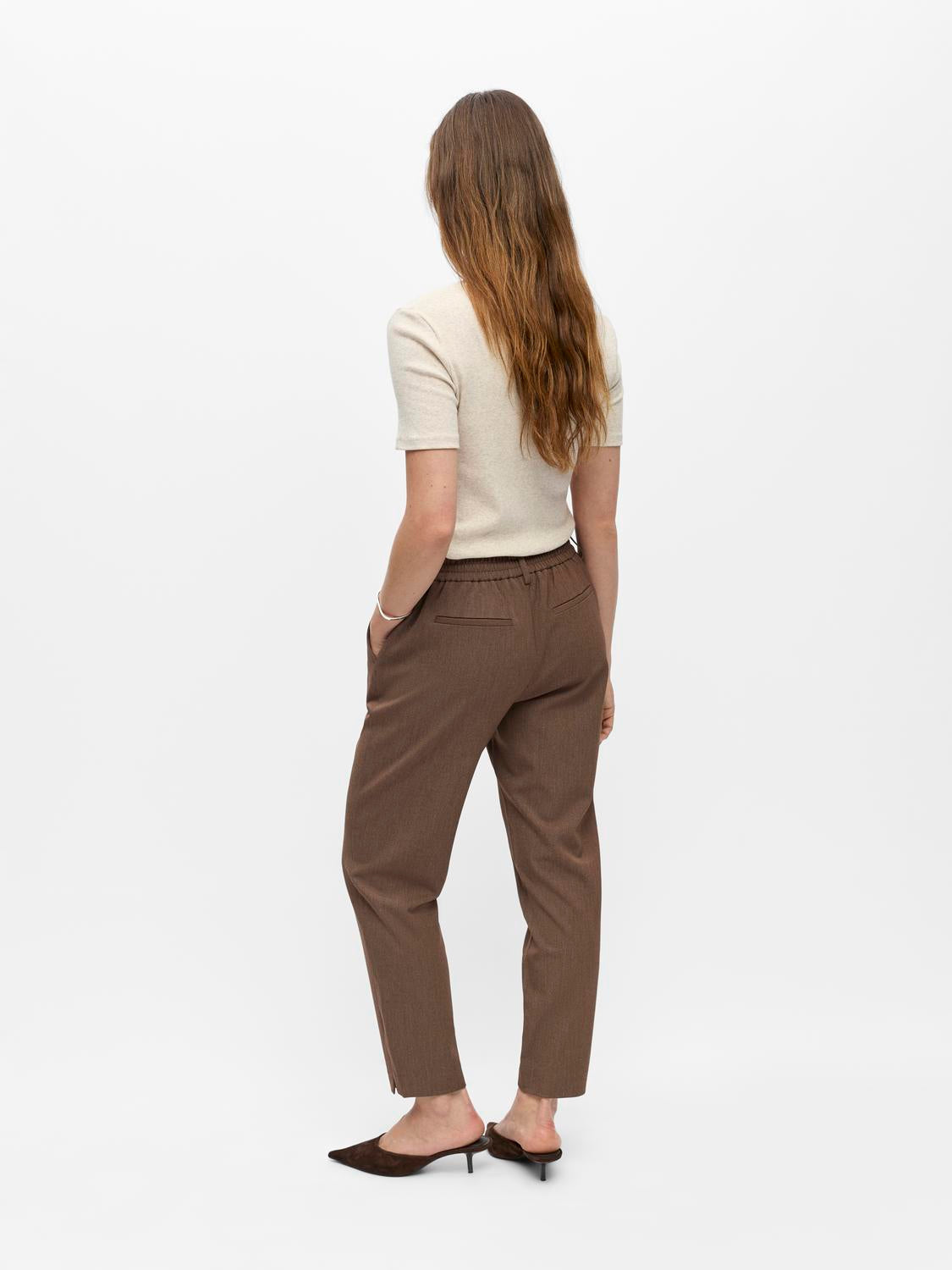 model_shot-back